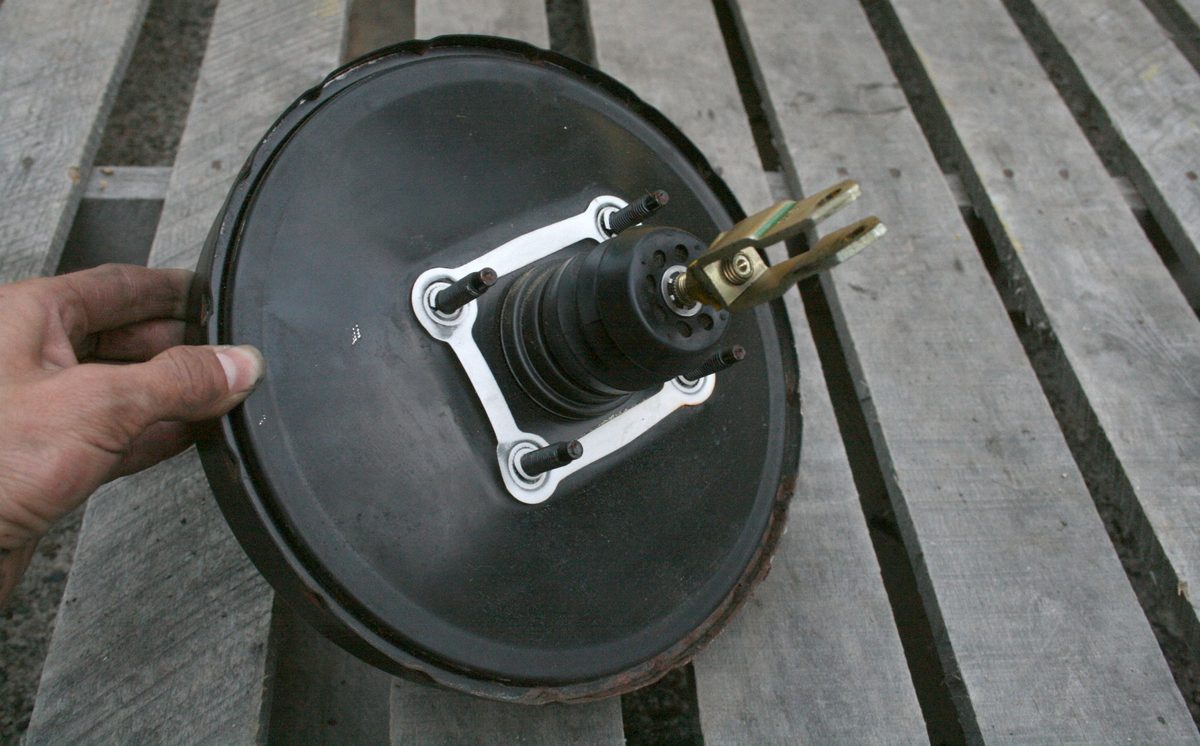 Servo instalado em veículo