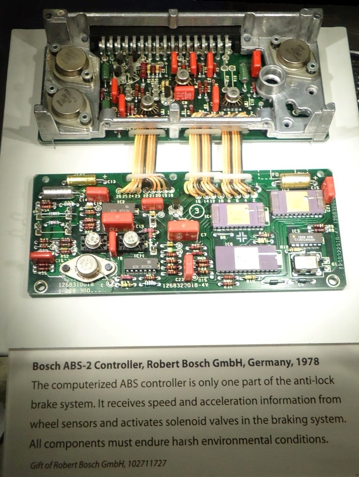Controlador ABS Bosch ABS-2 de 1978 em exposição — foto Wikimedia Commons / Computer History Museum